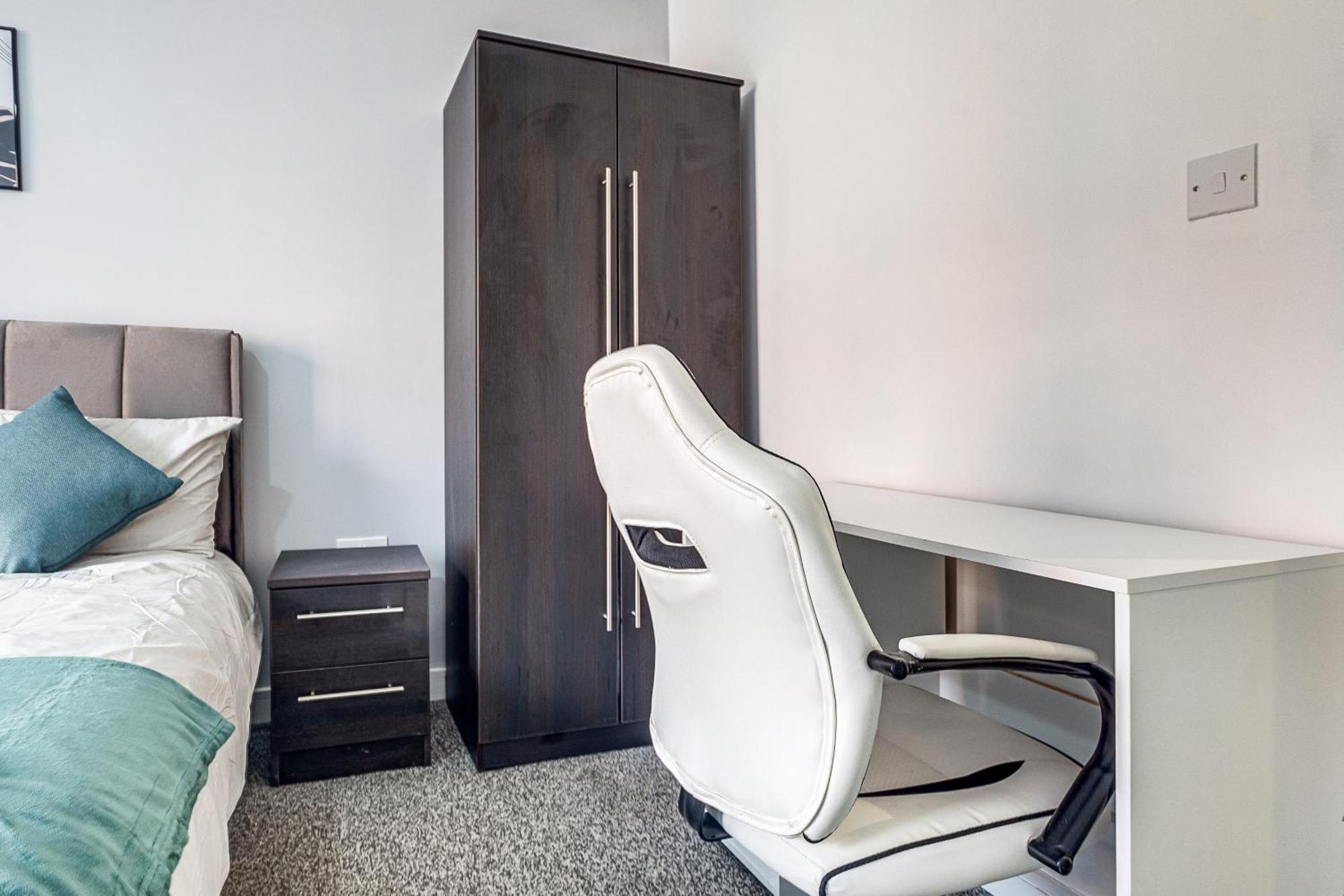 City Centre Emerald Escape - Sleeps-6, 2Beds & 2Baths , Netflix , Free Internet Μπέρμιγχαμ Εξωτερικό φωτογραφία